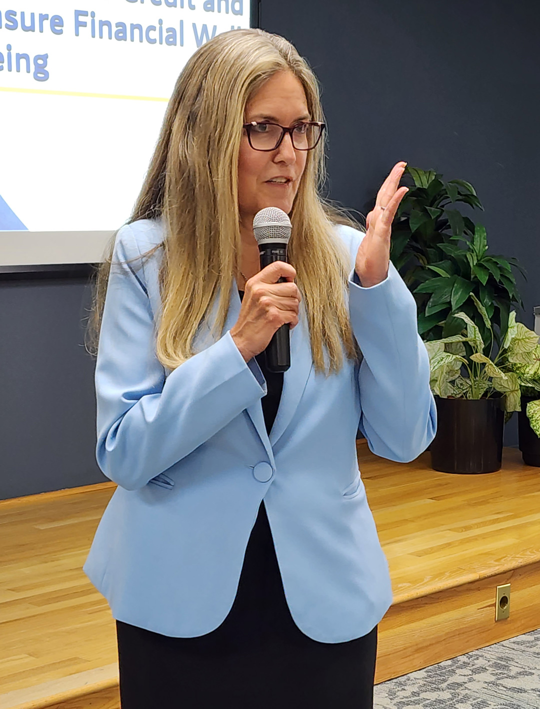 Credit unions continue to fight interchange legislation at the federal level in anticipation of Congress's return in September. We were excited to have the opportunity to catch up with Congresswoman Wexton at the Aug. 30 reception in NoVA.