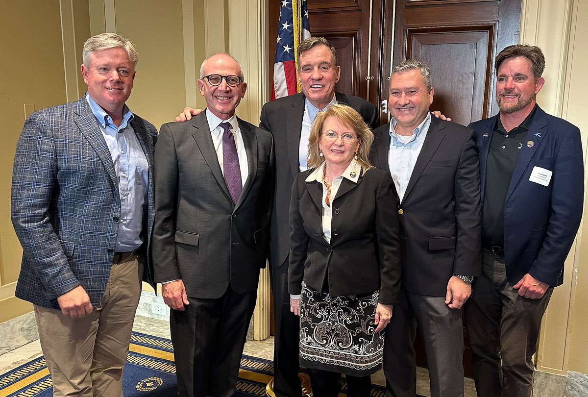 Members of the Virginia Credit Union League Board of Directors with Sen. Mark Warner.